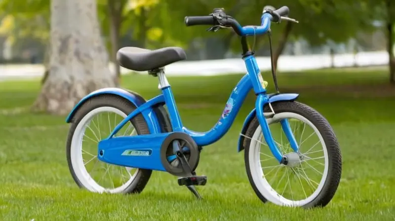 Una bicicleta eléctrica infantil de color azul brillante, ligera y resistente, con ruedas pequeñas, asiento ajustable y decoraciones coloridas, situada en un parque soleado que sugiere aventura y diversión